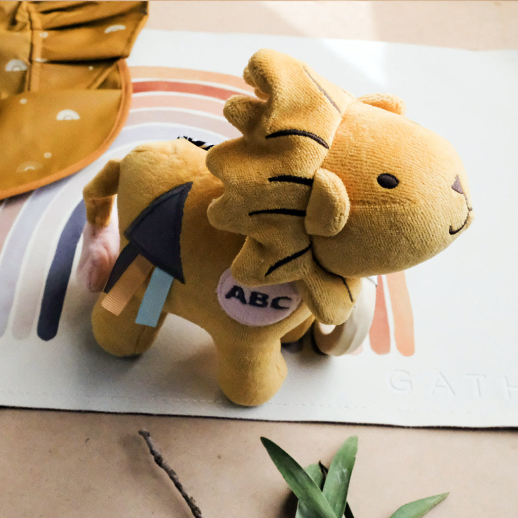 Tikiri Lion Activity Toy Tag - UrbanBaby Shop
