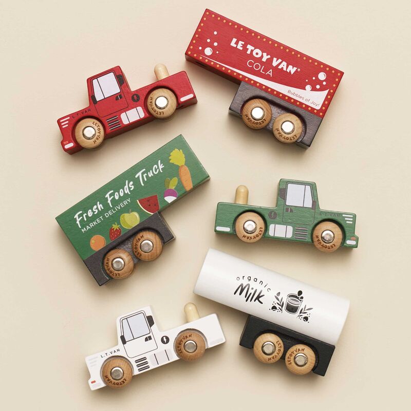 Le toy van wooden toy trucks set
