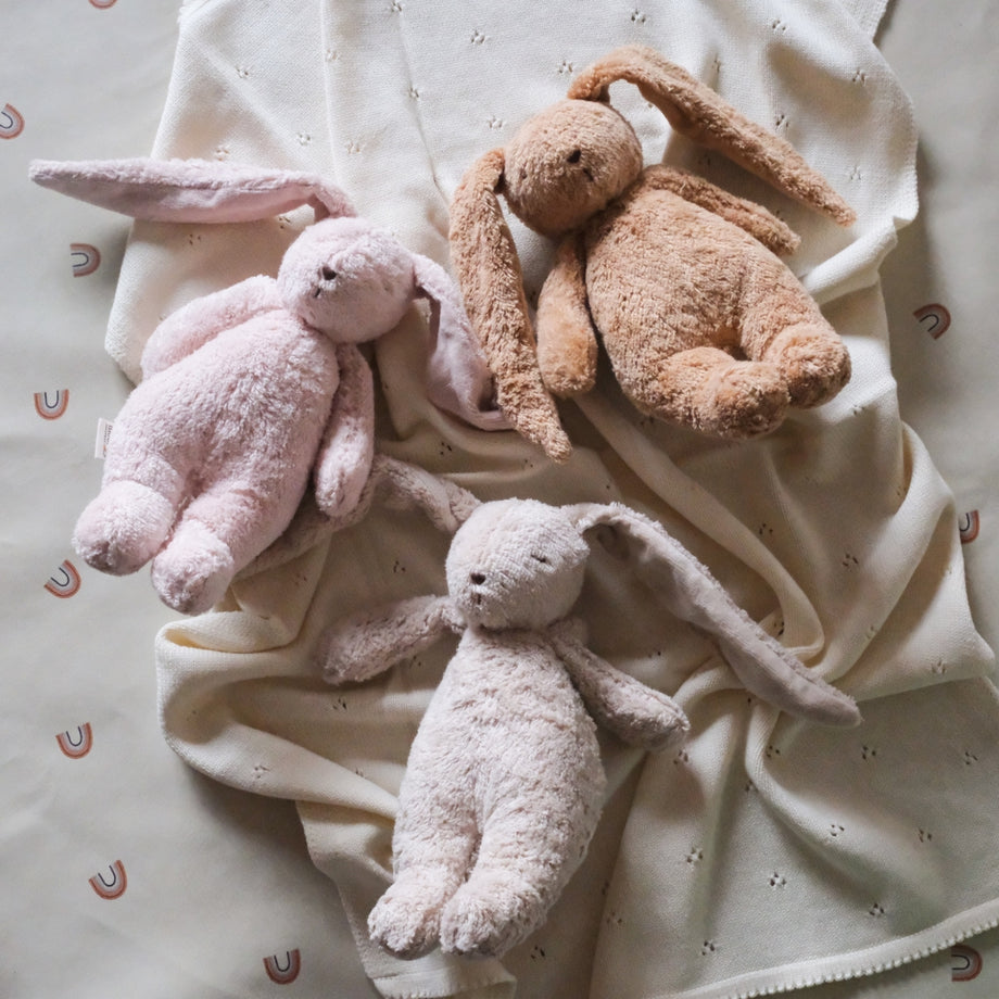 Moonie Organic Humming Bunny 2.0 - Sand – UrbanBaby shop