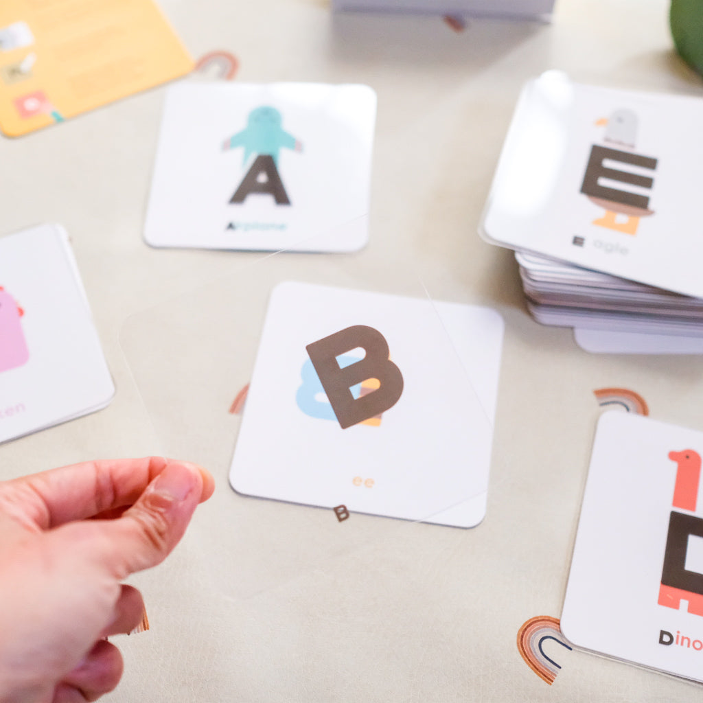 Oioiooi Alphabet Cards - UrbanBaby shop